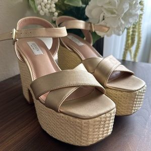 NWT Steve Madden Gold Espadrille Wedges